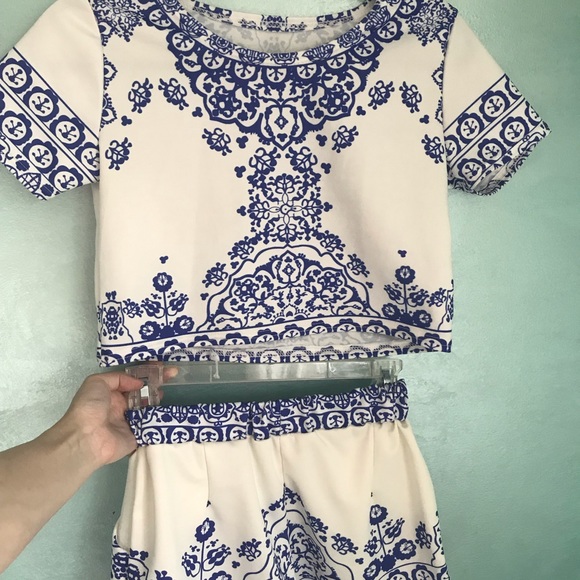 Patterned Set - Picture 2 of 4